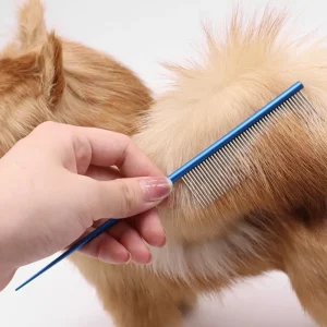 Peine de pulgas de acero inoxidable para mascotas, práctico peine colorido no oxidado para el cuidado de s, limpieza de pelo de mascotas de dientes densos